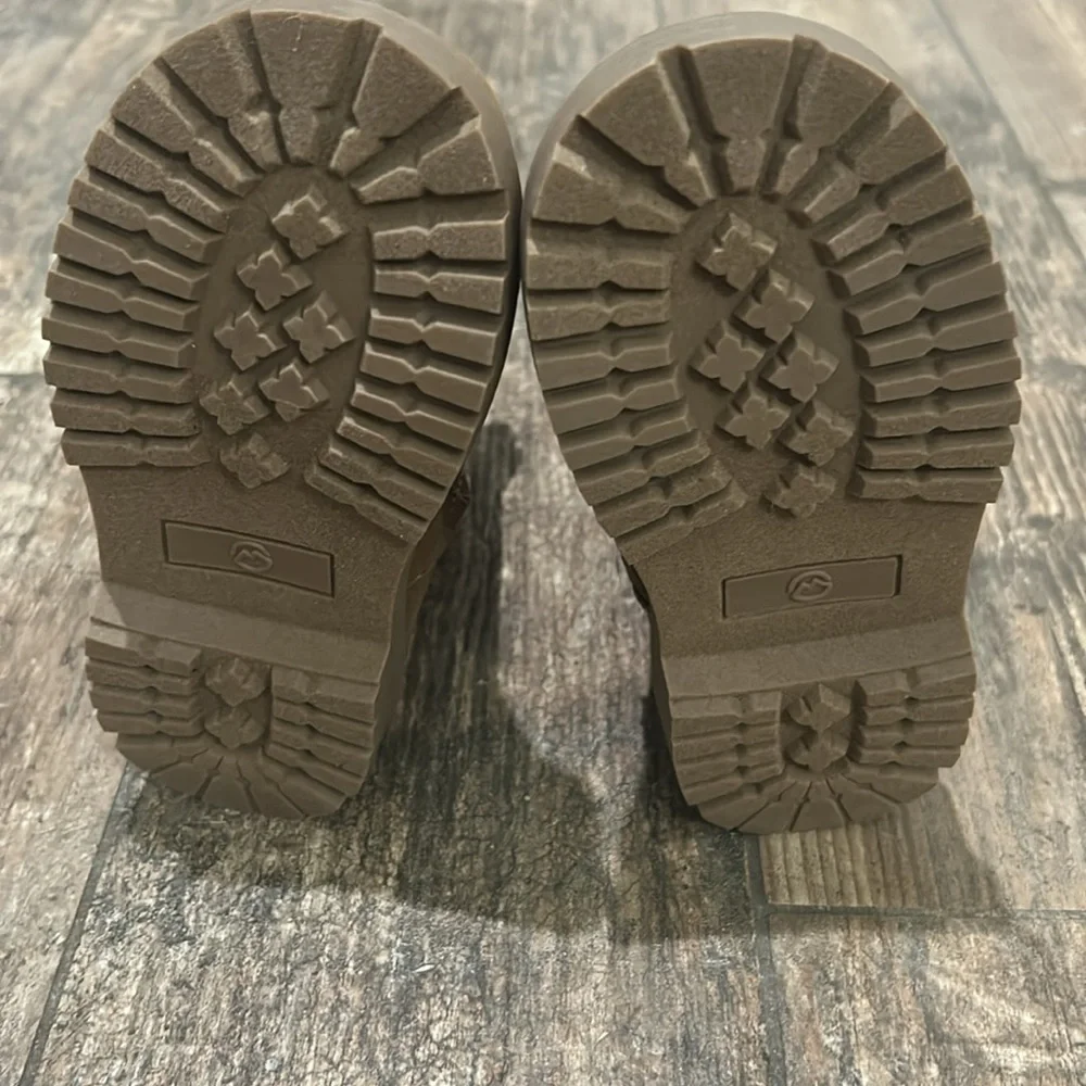 Magellan Girls Brown and Pink Camo Boots - Picture 6 of 8